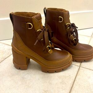 Sorel camel two tone boots